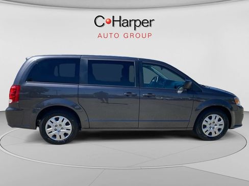 Used 2019 Dodge Grand Caravan SE FWD image 2
