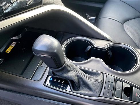 Used 2022 Toyota Camry XSE image 16