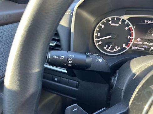 Used 2022 Nissan Rogue SV image 24