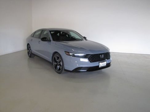 Used 2023 Honda Accord Sport image 3