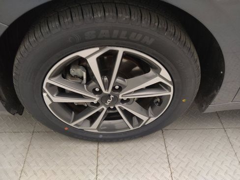 Used 2023 Kia Forte LXS FWD image 31
