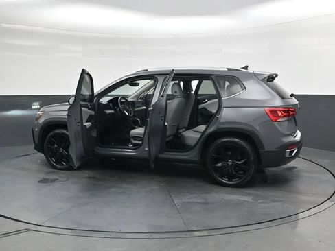 Used 2023 Volkswagen Taos SE w/ Panoramic Sunroof Package AWD/4WD image 41