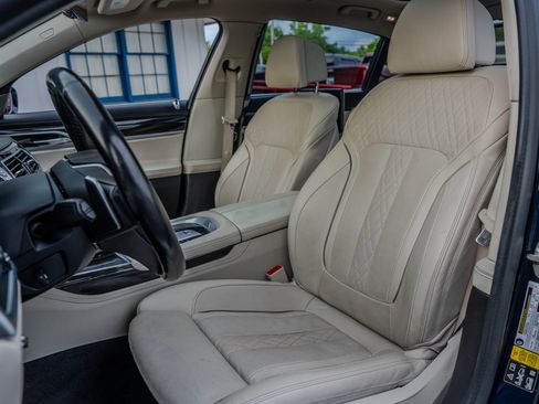 Used 2020 BMW 750i xDrive w/ Executive Package image 27