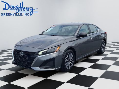 Used 2025 Nissan Altima 2.5 SV FWD image 1