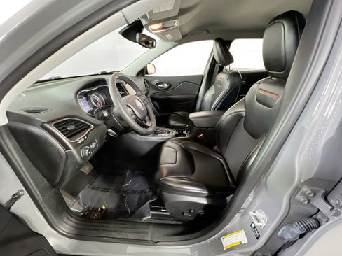 Used 2022 Jeep Cherokee Trailhawk image 20