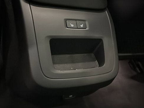 Used 2025 Volvo V60 B5 Cross Country Plus image 28