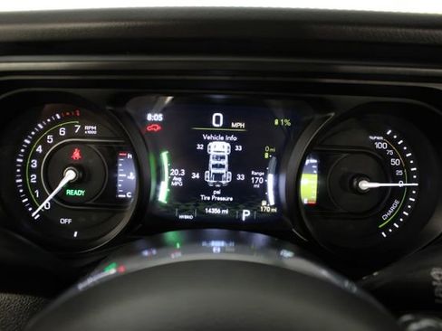 Used 2025 Jeep Wrangler Unlimited Sahara AWD/4WD image 11