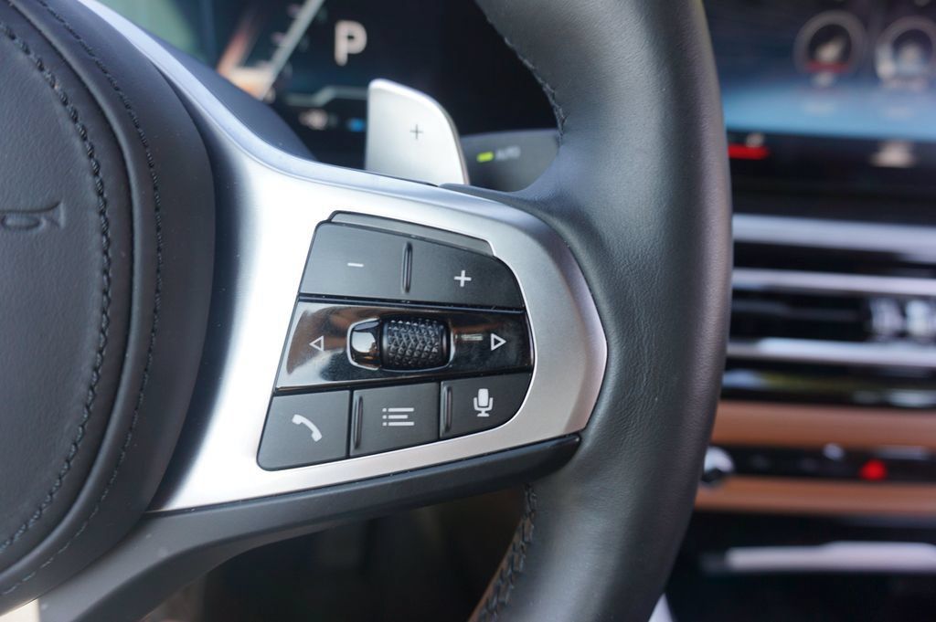 Used 2024 BMW M440i Convertible RWD image 9