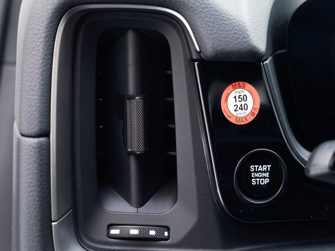 Used 2025 Porsche Cayenne S image 31