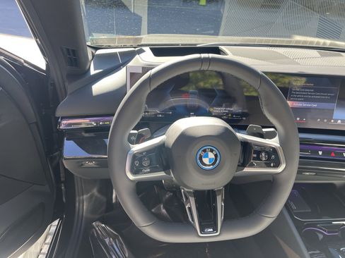 New 2026 BMW 550e xDrive image 10