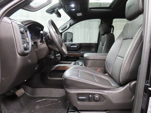 Used 2023 Chevrolet Silverado 3500 High Country w/ Z71 Off-Road Package image 9