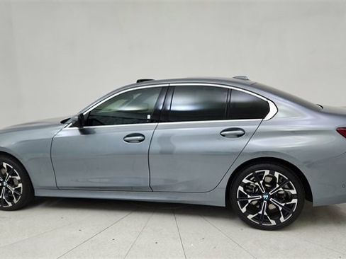 Used 2025 BMW 330i xDrive Sedan image 4