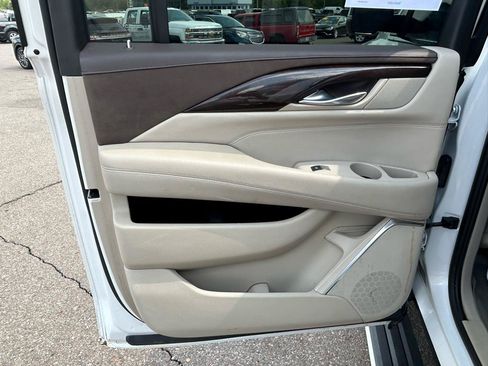 Used 2016 Cadillac Escalade ESV Premium AWD/4WD image 14
