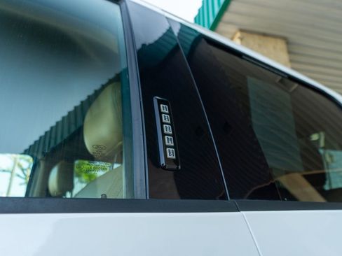 Used 2021 Ford F250 Lariat w/ Chrome Package image 9