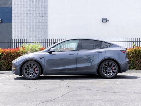 Used 2023 Tesla Model Y Performance AWD/4WD image 2