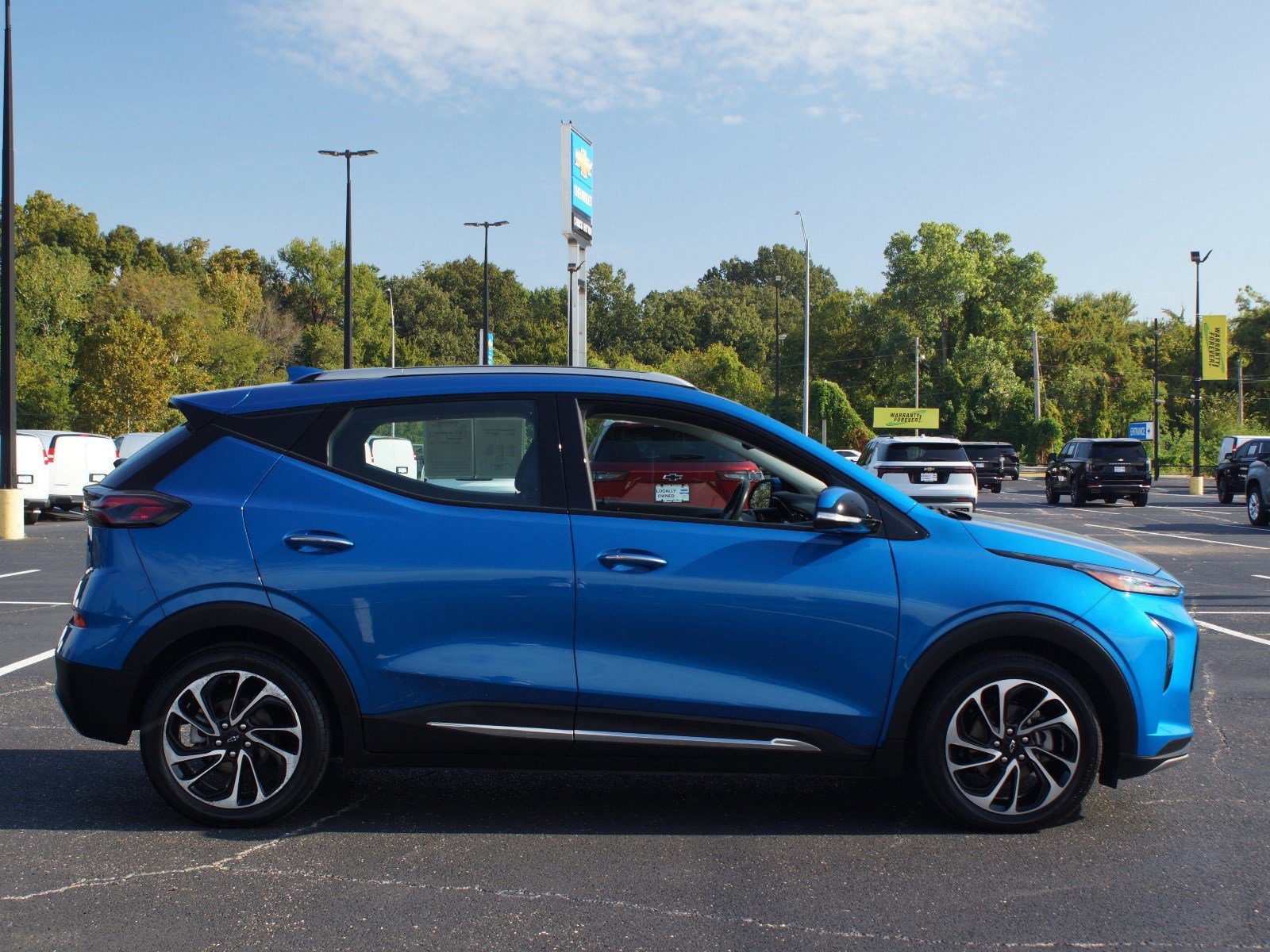 Used 2022 Chevrolet Bolt EUV Premier w/ Sun & Sound Package FWD image 20