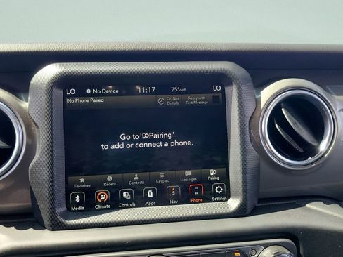 Used 2023 Jeep Gladiator Overland AWD/4WD image 14