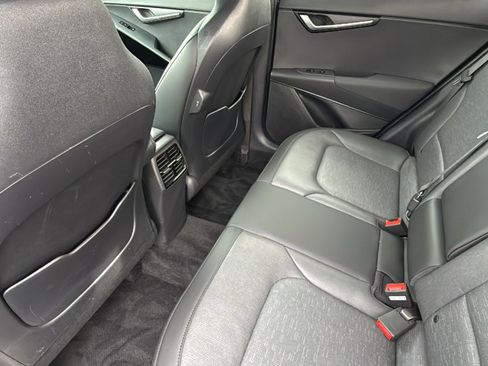 Used 2024 Kia Niro SX Touring image 24