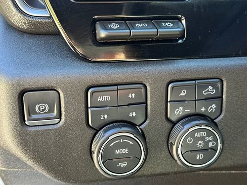 Used 2024 Chevrolet Silverado 2500 High Country w/ Technology Package AWD/4WD image 29