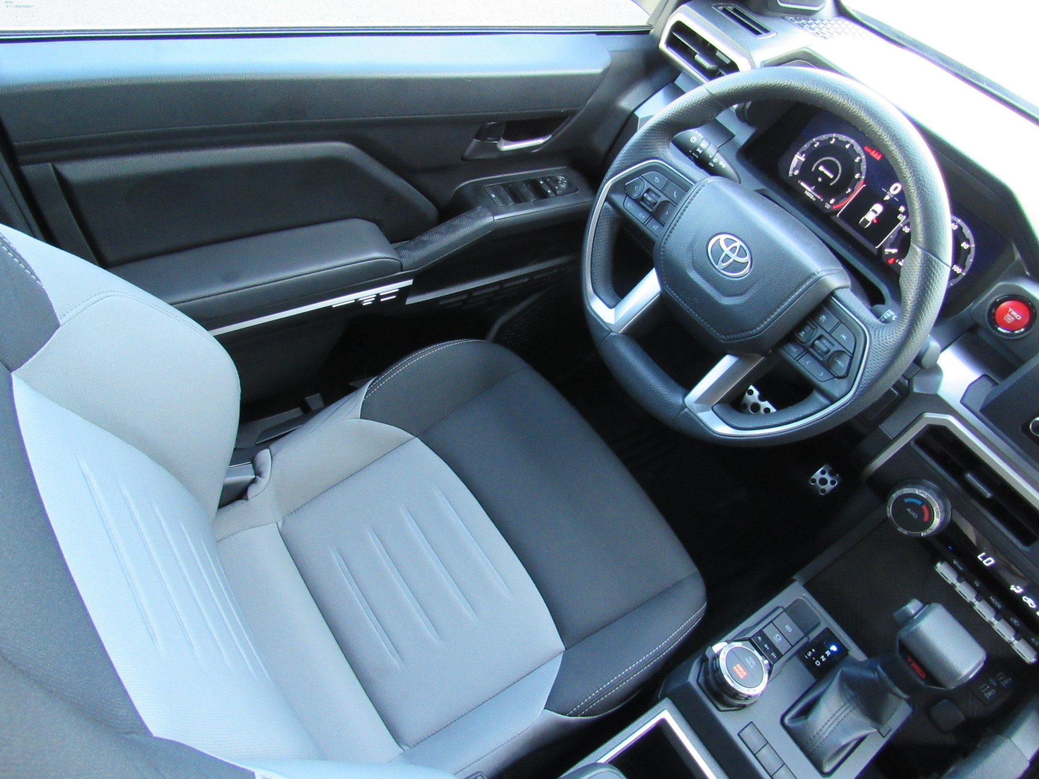 Used 2025 Toyota Tacoma TRD Sport w/ Blackout Package (GST) AWD/4WD image 32