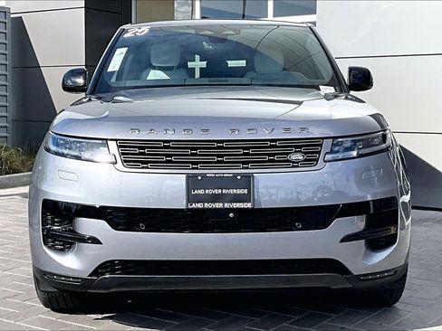 Used 2025 Land Rover Range Rover Sport image 2