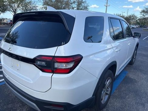 Certified 2023 Honda Pilot EX-L image 5