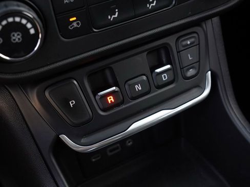 Used 2020 GMC Terrain SLE image 18