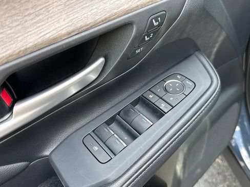Used 2025 Toyota Grand Highlander AWD image 30