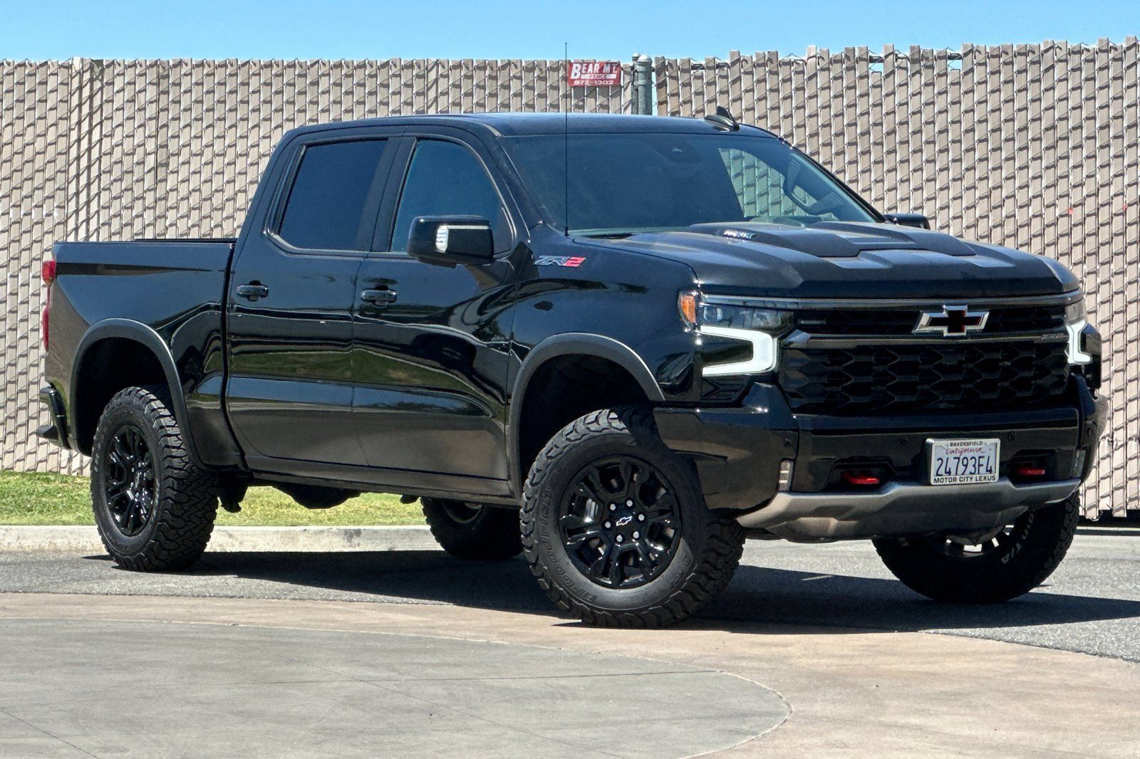Used 2025 Chevrolet Silverado 1500 ZR2 w/ Technology Package AWD/4WD image 2