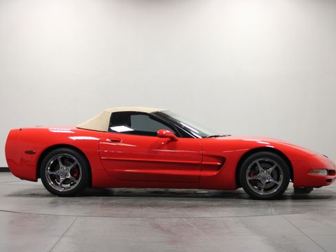 Used 1998 Chevrolet Corvette Convertible w/ Memory Pkg image 3