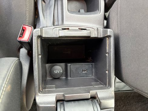 Used 2018 Ford Focus SE w/ SE Appearance Package FWD image 20