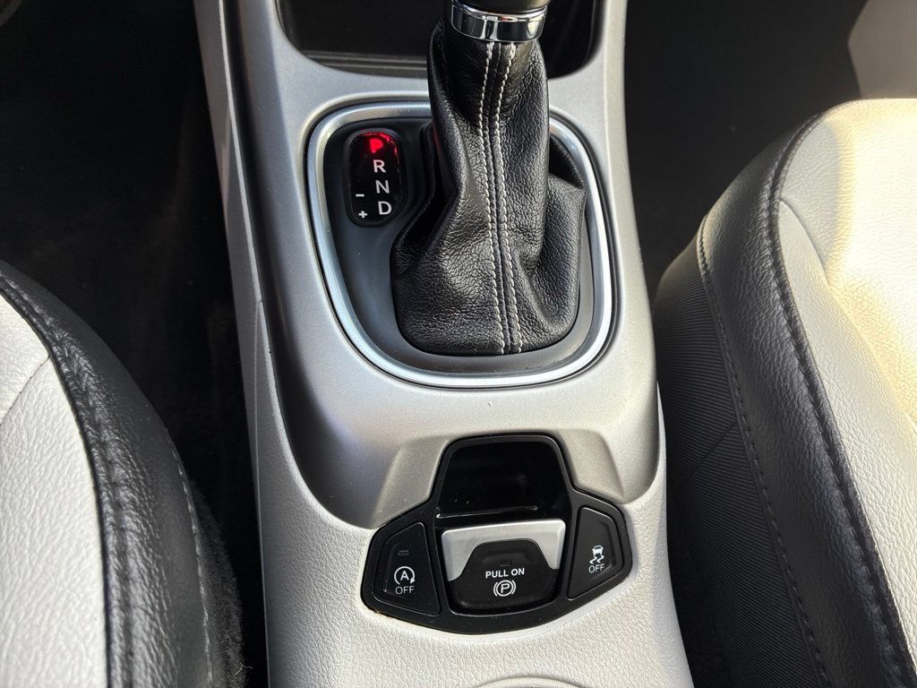 Used 2019 Jeep Compass Latitude FWD image 32