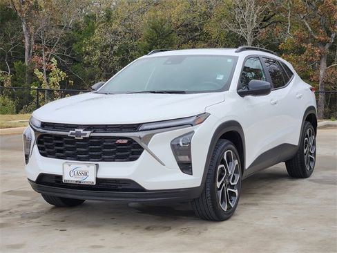 Certified 2024 Chevrolet Trax RS w/ Sunroof Package image 4