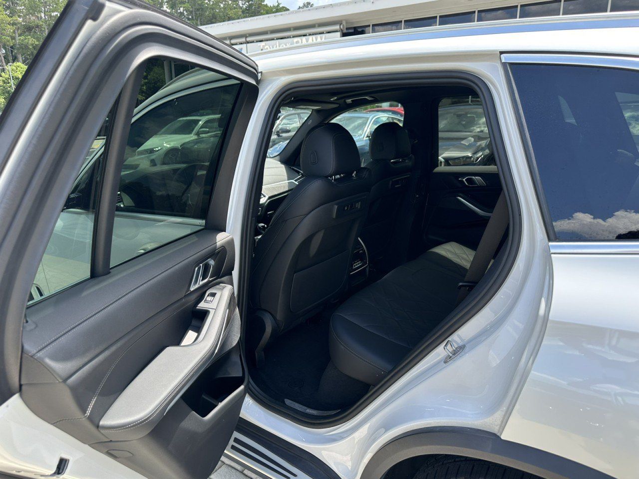 Used 2023 BMW X5 xDrive40i w/ Premium Package AWD/4WD image 24