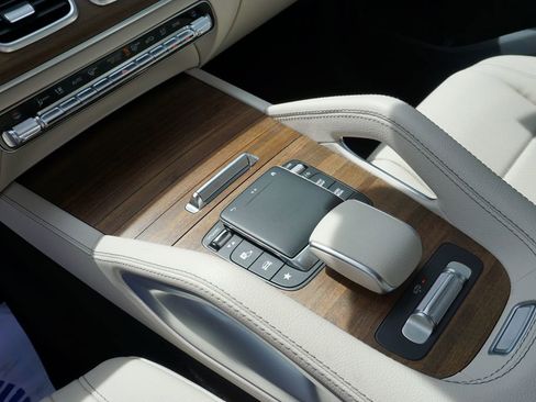 Used 2022 Mercedes-Benz GLS 450 4MATIC image 35