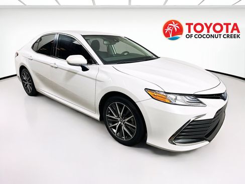 Used 2023 Toyota Camry XLE FWD image 1