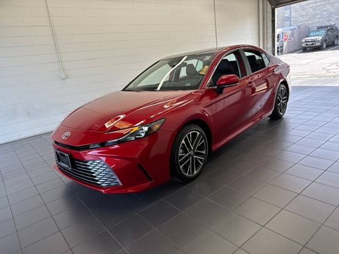 Used 2026 Toyota Camry XLE w/ Premium Package FWD image 4