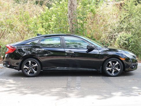 Used 2016 Honda Civic Touring image 8