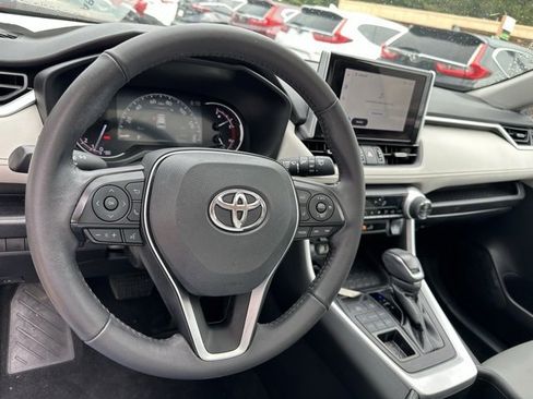 Used 2023 Toyota RAV4 XLE Premium image 14