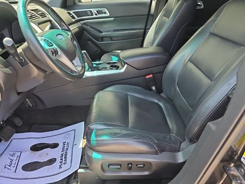 Used 2013 Ford Explorer XLT FWD image 2
