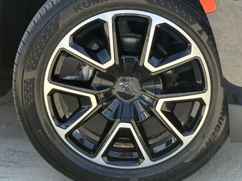 Used 2022 Chevrolet Tahoe RST w/ Sport Performance Package AWD/4WD image 2