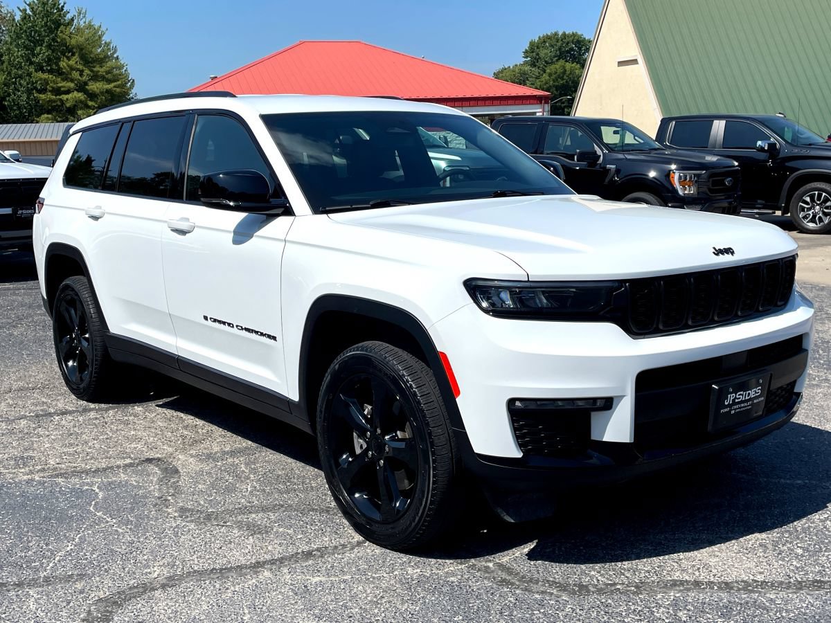 Used 2024 Jeep Grand Cherokee L Limited w/ Black Appearance Package AWD/4WD image 2