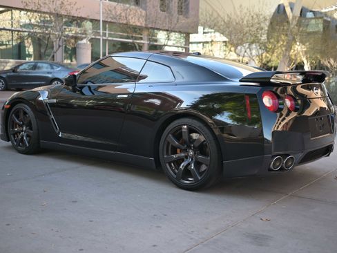 Used 2010 Nissan GT-R Premium image 13
