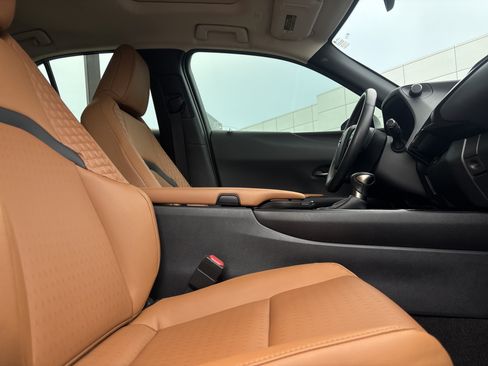 Used 2021 Lexus UX 250h w/ Accessory Package (Z1) AWD/4WD image 35