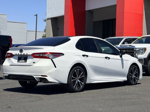 Used 2018 Toyota Camry SE FWD image 33