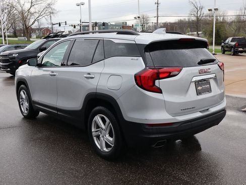 Used 2018 GMC Terrain SLE w/ Driver Convenience Package FWD image 29