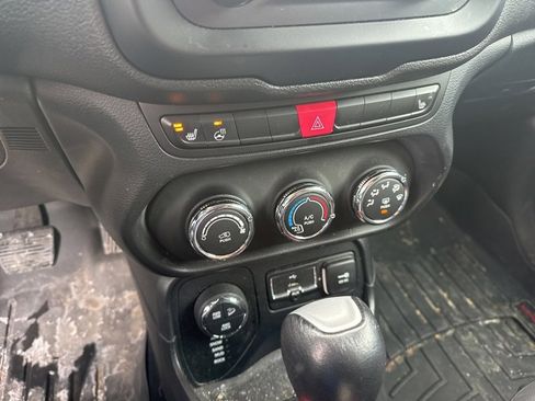 Used 2015 Jeep Renegade Trailhawk w/ Cold Weather Group image 16