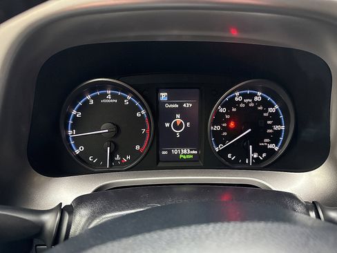 Used 2018 Toyota RAV4 XLE image 29