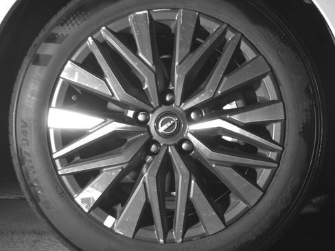 Used 2025 Nissan Altima 2.5 SV FWD image 13