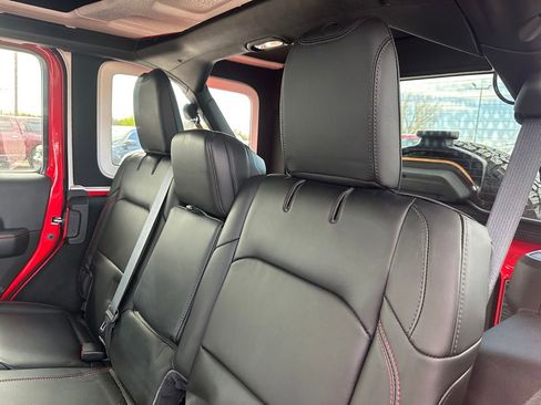 Used 2024 Jeep Wrangler Unlimited Rubicon AWD/4WD image 23